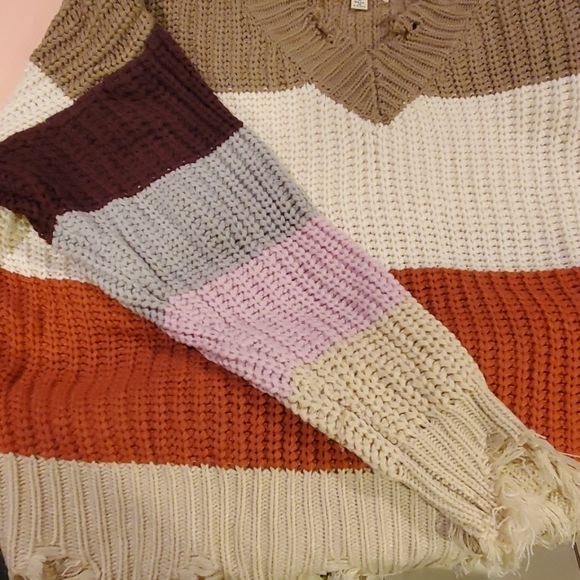 Colorblock Fringe Sweater - Picture 5 of 6